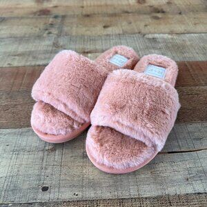 Rodan & Fields Women's Pink Soft Fuzzy Slippers